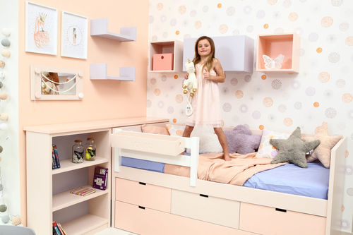 3 Pokojik pro holcicku s vy sokou postelí sestavený z nabytku Asoral foto Viabel Ivan Kahún repro zdarma