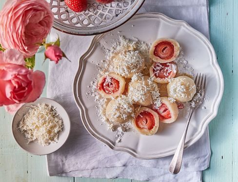 Velka knedlikova kucharka recept tvarohove knedliky s jahodami na sirku web